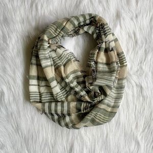 ✨ALL ITEMS $5 ✨ Striped Old Navy Scarf